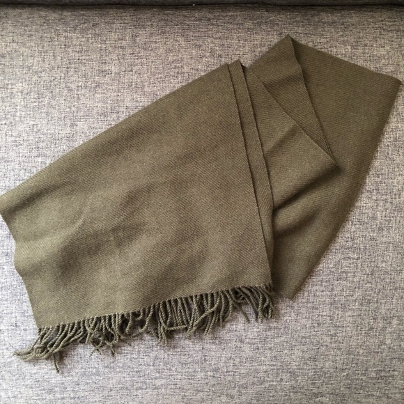 Banana Republic Accessories - NWT Banana Republic Cashmere Scarf